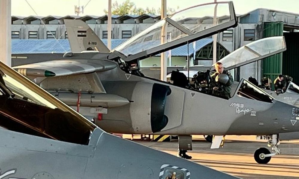 Despliegue de aviones IA-63 Pampa III