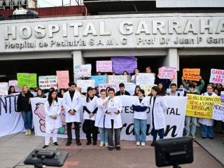 Crisis en el Garrahan: Residentes rechazan la oferta salarial y profundizan el paro