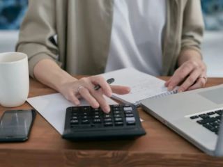 Abril golpea el bolsillo: Aumentan transporte, luz, agua y prepagas en todo el país