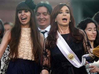 Sobreseyeron a Cristina Kirchner y a sus hijos en la causa Hotesur