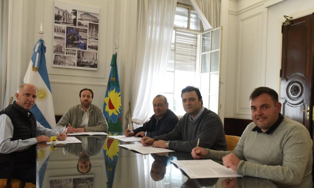 Pablo López, junto a intendentes