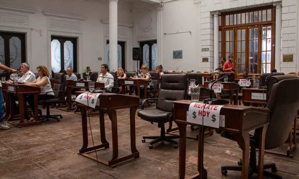 Acusan al Municipio de San Nicolás de rematar bienes