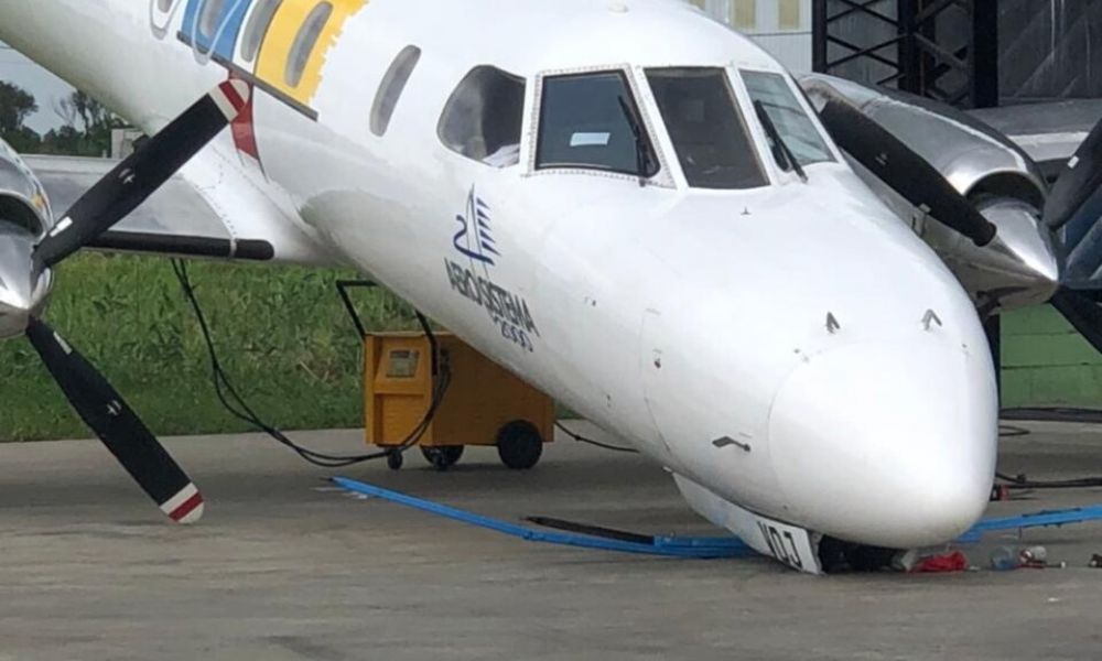 Un mecánico fue aplastado por un avión