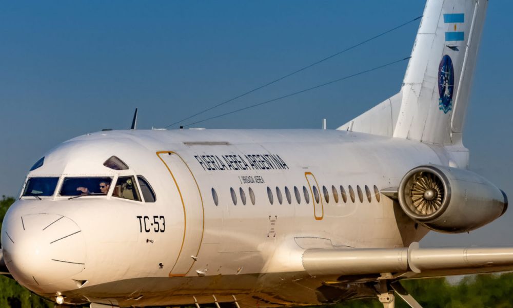 Fokker F-28