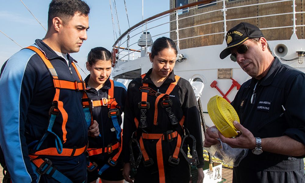 La Fragata Libertad donde navega un pergaminense