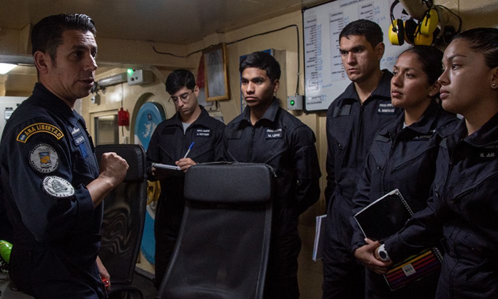 La Fragata Libertad donde navega un pergaminense