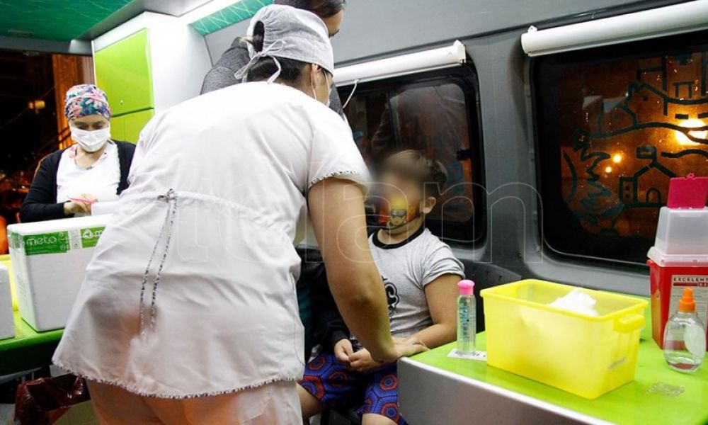 Masiva concurrencia a La noche de las vacunas