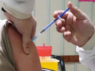 Vacunas: refuerzo sin turno para agentes de seguridad, personas gestantes y en período de lactancia