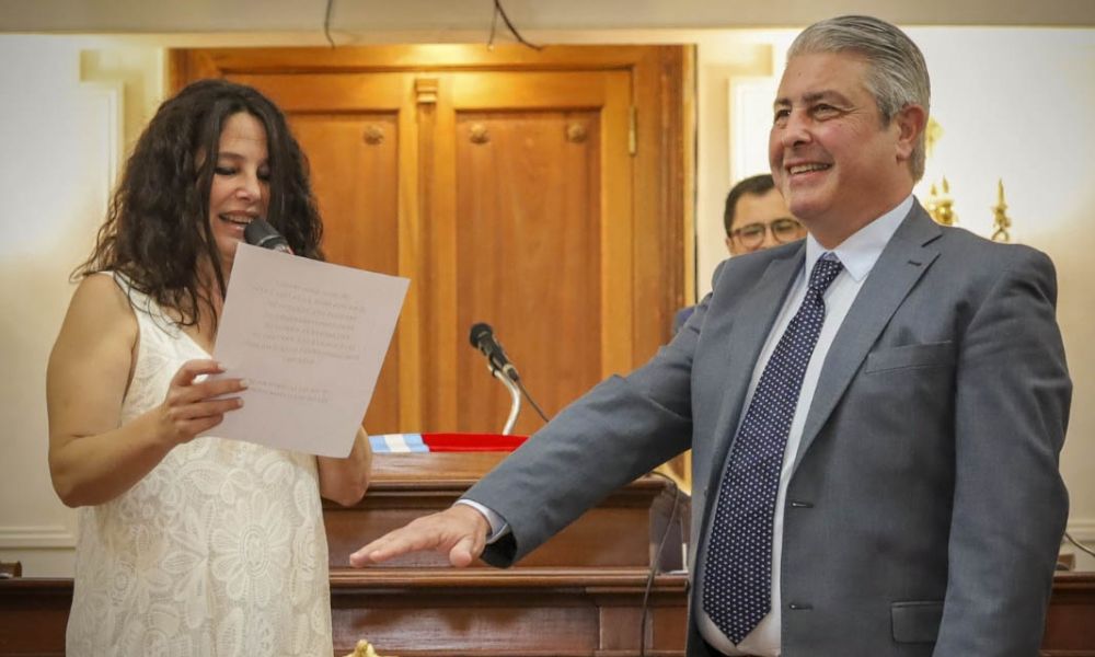 Javier Martínez renueva compromisos