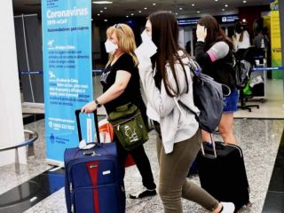 Exceptan de cumplir la cuarentena a argentinos residentes que viajaron por trabajo al exterior