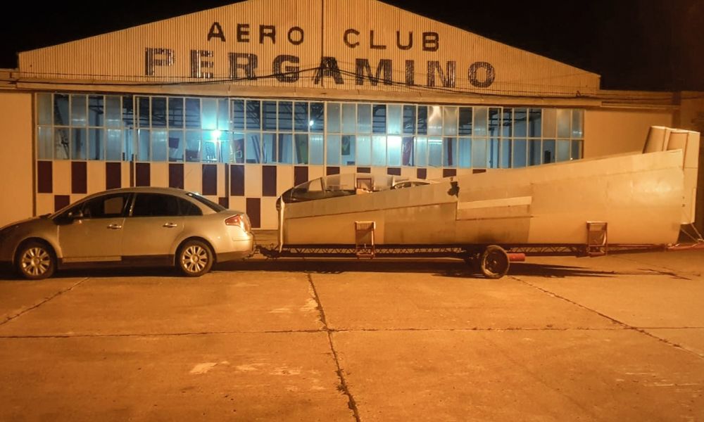 La llegada del Blanik L-13 al Aeroclub Pergamino