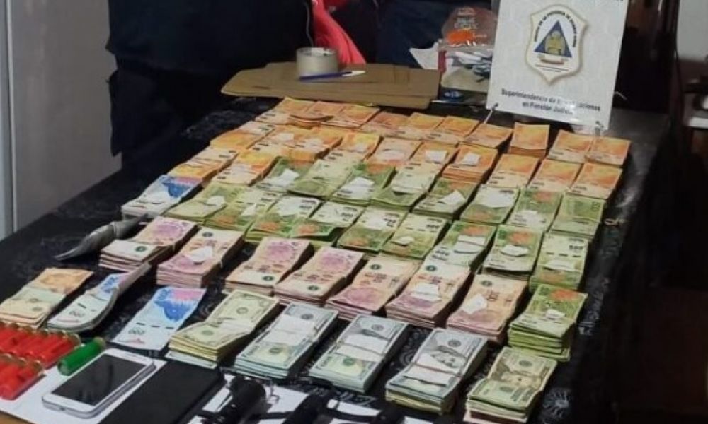 Vestidos de policías robaron casi 17 millones de pesos