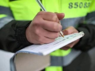Sancionaron a miles de conductores por circular por la banquina y ocultar patentes