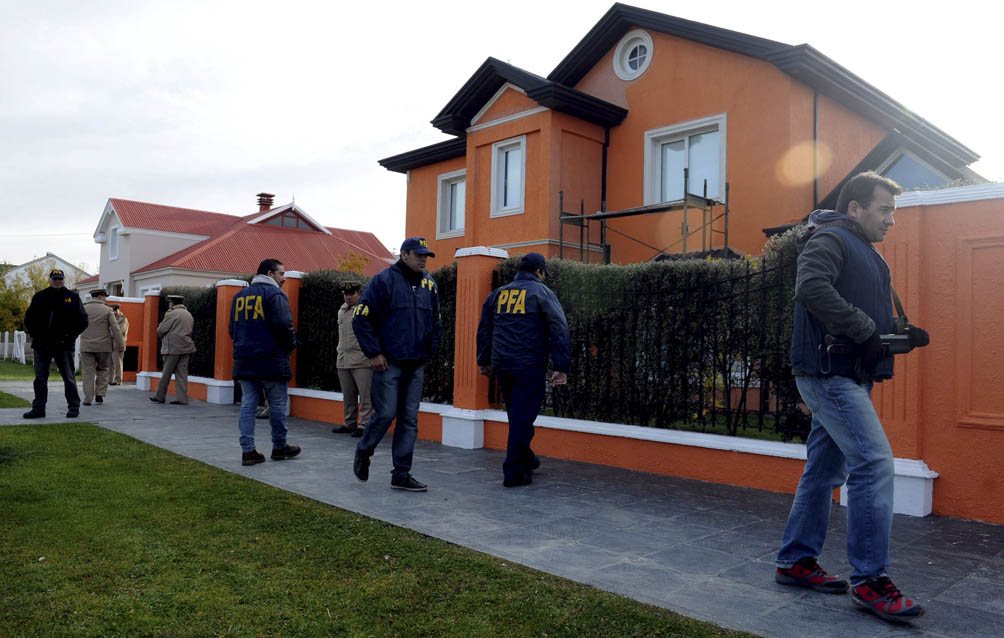 Encontraron 90.000 dólares de Lázaro