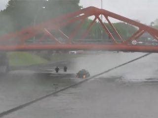 Temporal en el AMBA: Calles anegadas, miles de familias sin luz y alerta naranja por lluvias intensas