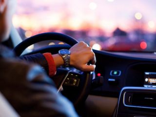 Nueva normativa permite transportar pasajeros con vehculo particular, seguro y VTV