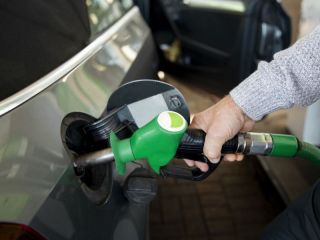 Autodespacho de combustible en estaciones de servicio de todo el pas