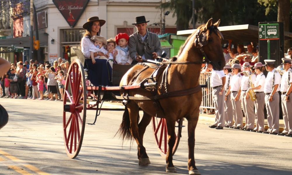 Desfile y celebraciones en el Día de la Tradición
