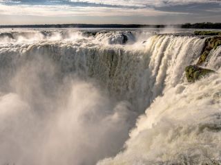 Cierran por 40 días el acceso a la Garganta del Diablo por la histórica crecida del río Iguazú