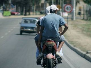 Restringir motos con acompaantes? La Provincia lo evala y la medida podra llegar al interior