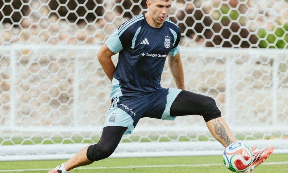 Dibu Martínez