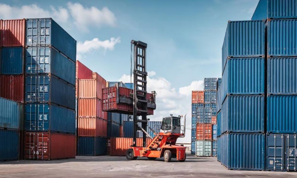 Detectan subfacturación masiva en textiles y celulares