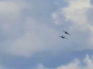 Dramático choque de aviones militares en un show aéreo de Estados Unidos