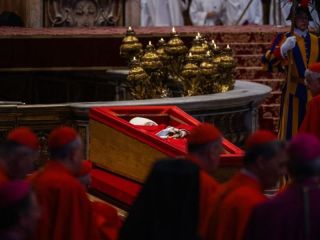 El mundo se despide de Francisco: Ceremonia final en la Baslica de San Pedro
