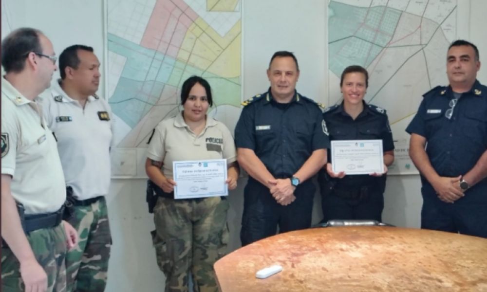 Premiaron a dos oficiales de Pergamino