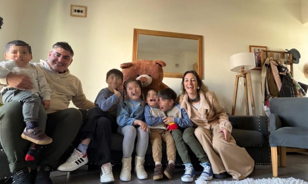 El matrimonio de Henderson que adoptó a cinco hermanos