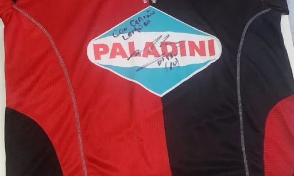 Camiseta de Newell's firmada por Maradona