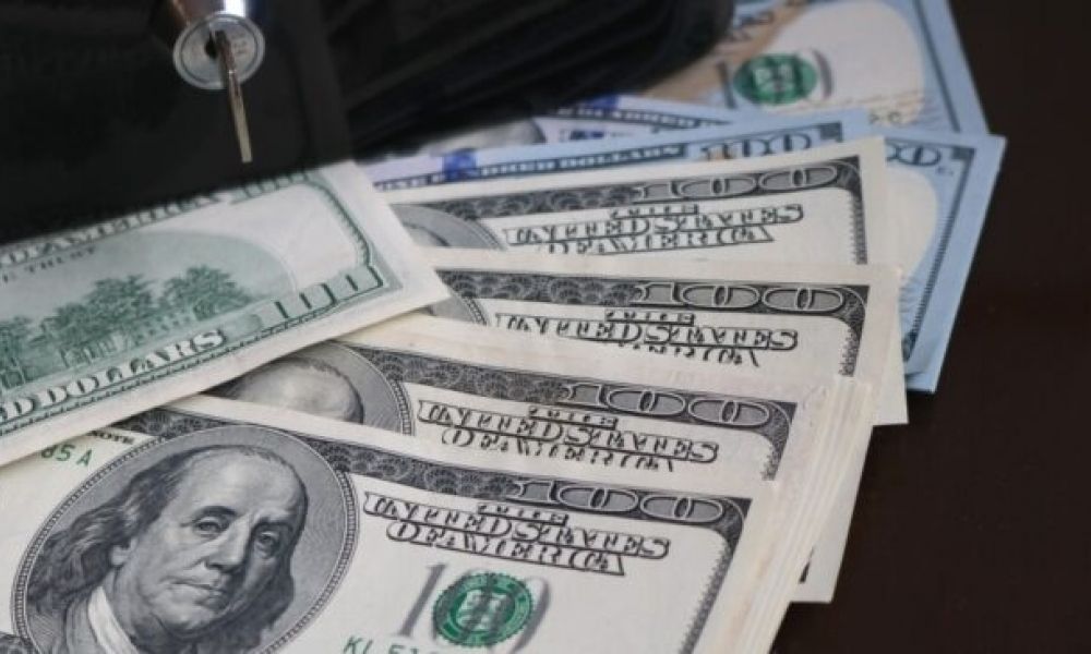 El dólar blue, imparable: cerró a $ 340
