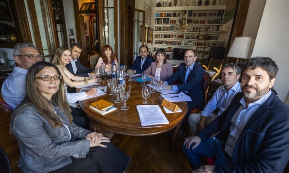 Cristina Kirchner con economistas