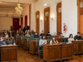 Jvenes debaten el futuro en la primera sesin del Parlamento Estudiantil 2024