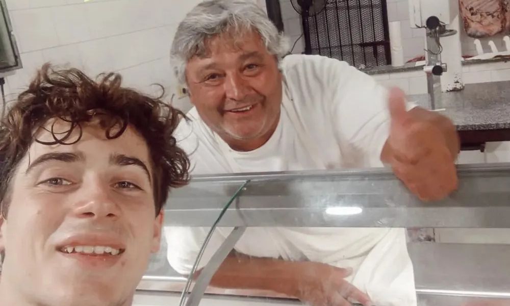 Colapinto, sin casco ni monoplaza