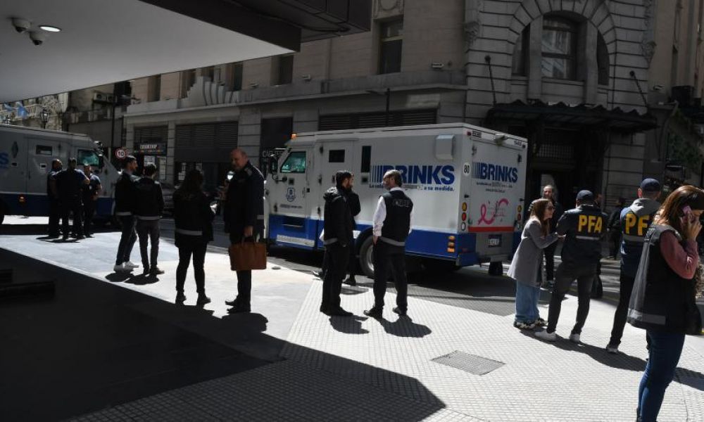 Allanamiento en Nimbus (Foto: Télam)