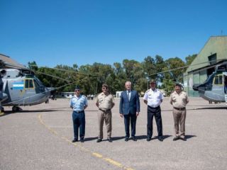 Presentaron dos nuevos helicópteros «Sea king» para la Armada Argentina