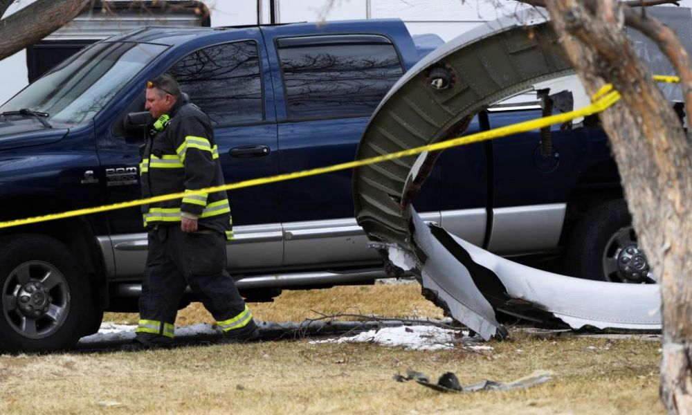 Partes del avión averiado