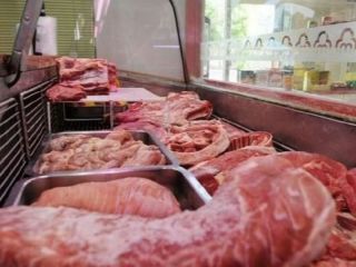 El gobierno suspendi las exportaciones de siete cortes de carne por dos aos