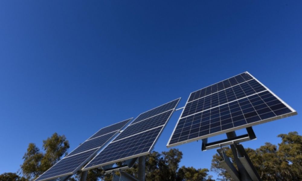 Usuarios de paneles solares podrán vender su energía
