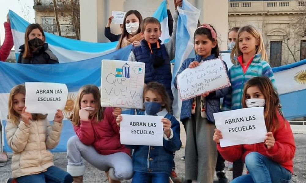 Padres se movilizaron en Pergamino