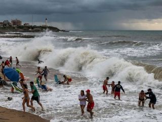 �Me pas� un beb� por los pies�: El meteotsunami que convirti� la playa en un infierno