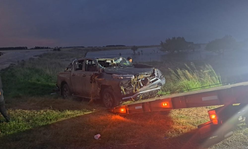 Hallaron los tres cuerpos y extrajeron la camioneta