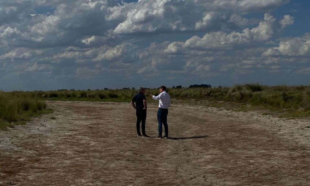 Martínez junto a Santilli