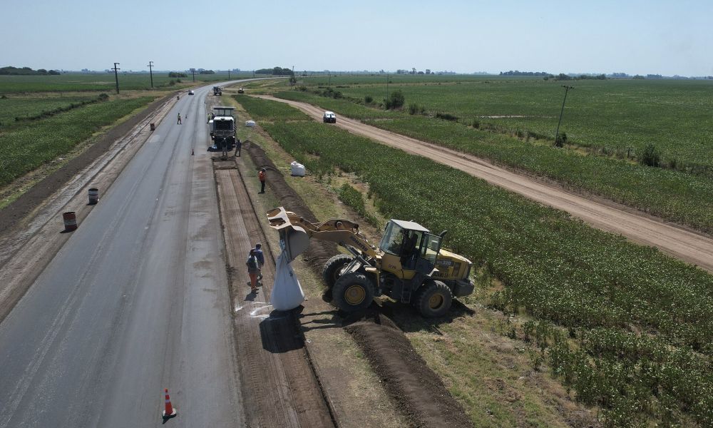 Anuncios de Milei paralizan obras públicas claves