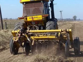 Pergamino: Maquinarias trabajan en tareas de mantenimiento de caminos rurales en Guerrico