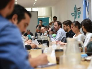 Provincia mejora oferta salarial y acuerda con estatales: Docentes evalan la propuesta