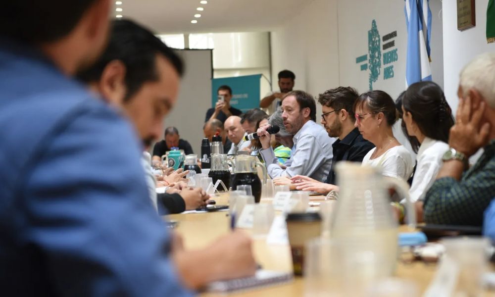 Provincia mejora oferta salarial y acuerda con estatales