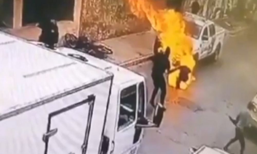 Hombre se prende fuego en la Fiscalía