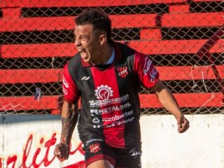 Douglas Haig volvió con una goleada histórica: Aplastó a Independiente y recuperó la cima del Federal A